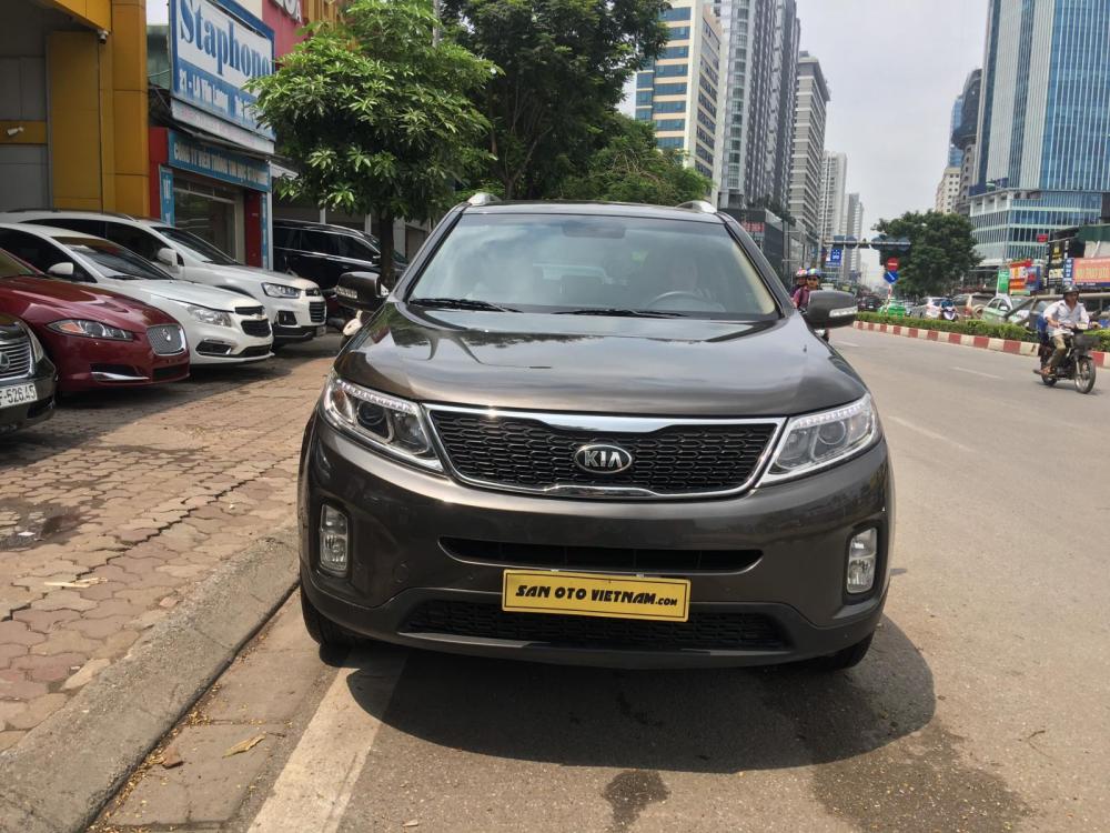 Kia Sedona 2.4 AT  2016 - Cần bán Kia Sedona 2.4 AT đời 2016, màu nâu, 715 triệu