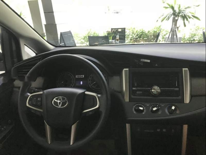 Toyota Innova 2.0E 2019 - Bán Toyota Innova năm sản xuất 2019, màu bạc, xe mới 100%