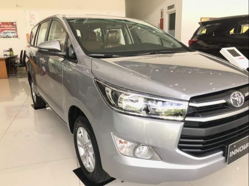 Toyota Innova 2.0E 2019 - Bán Toyota Innova năm sản xuất 2019, màu bạc, xe mới 100%