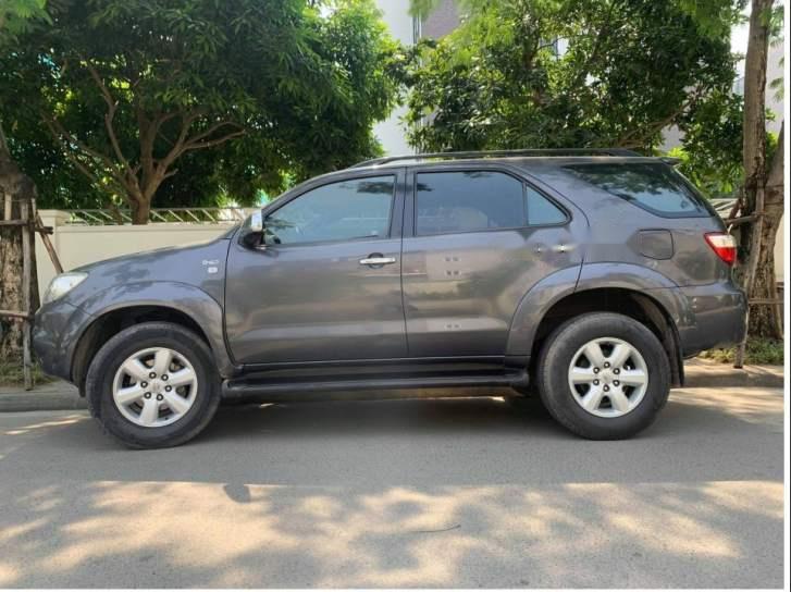 Toyota Fortuner  2.5MT 2011 - Cần bán xe Toyota Fortuner 2.5MT đời 2011, màu đen chính chủ