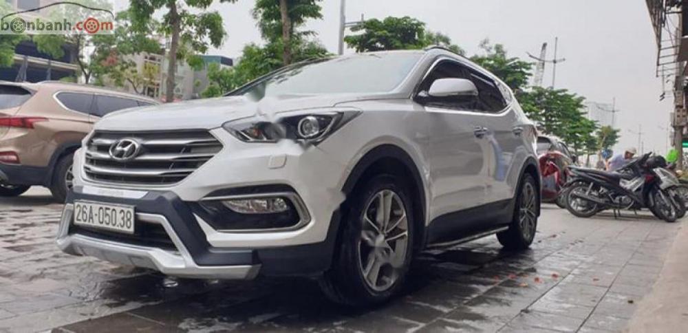 Hyundai Santa Fe 2.2L 4WD 2016 - Cần bán lại xe Hyundai Santa Fe 2.2L 4WD đời 2016, màu bạc như mới