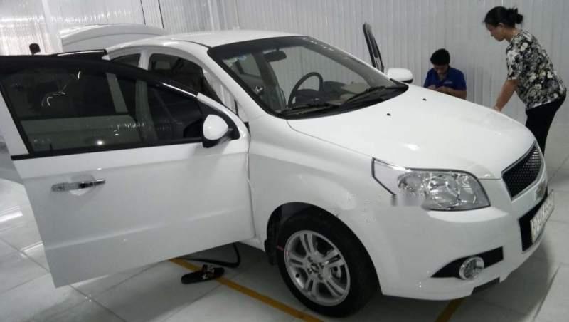 Chevrolet Aveo 2017 - Cần bán xe Chevrolet Aveo sản xuất 2017, màu trắng, nhập khẩu nguyên chiếc, giá tốt