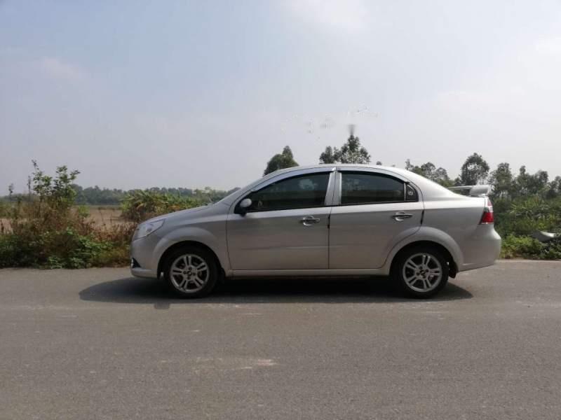 Chevrolet Aveo 2014 - Bán Chevrolet Aveo đời 2014, màu bạc xe gia đình, giá chỉ 305 triệu