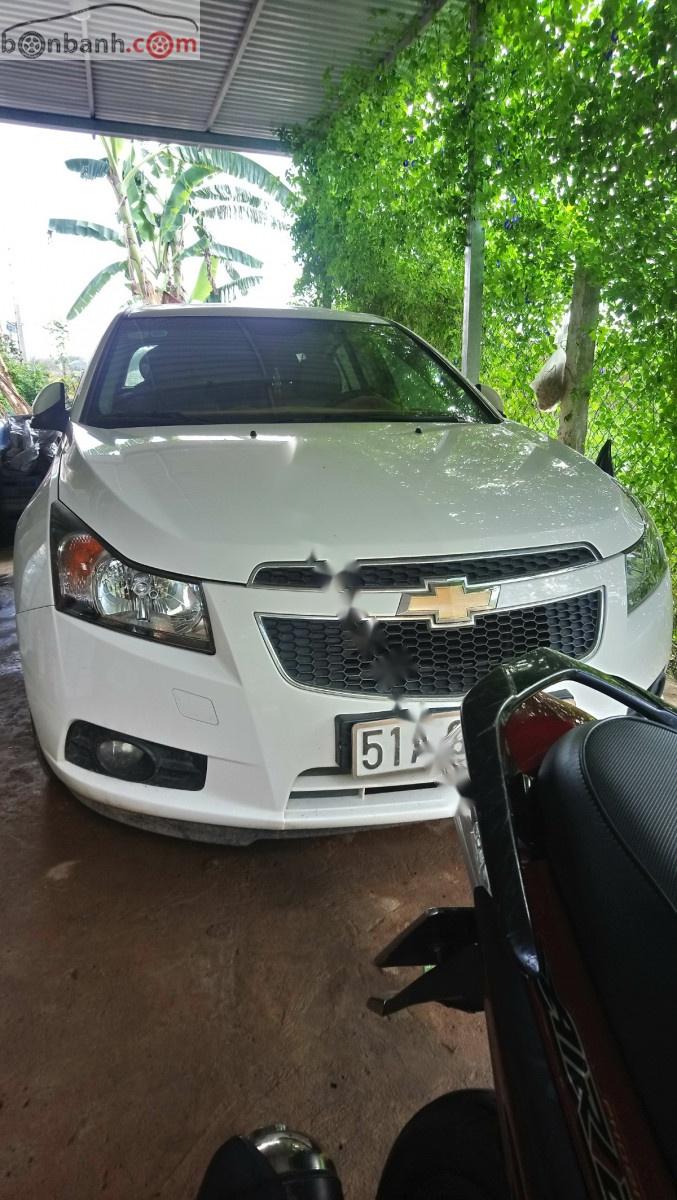 Chevrolet Cruze LS 1.6 MT 2015 - Cần bán Chevrolet Cruze LS 1.6 MT 2015, màu trắng, giá 380tr