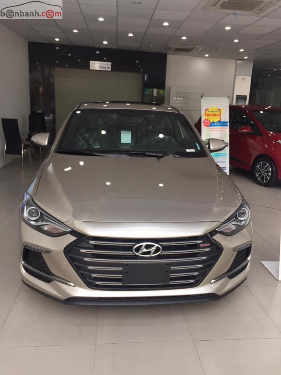 Hyundai Elantra Sport 2018 - Bán ô tô Hyundai Elantra sport năm sản xuất 2018, giá 700tr