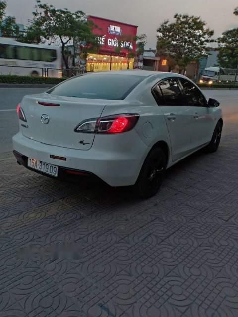 Mazda 3  AT 2011 - Bán Mazda 3 AT sản xuất năm 2011, màu trắng, nhập khẩu nguyên chiếc, xe đẹp