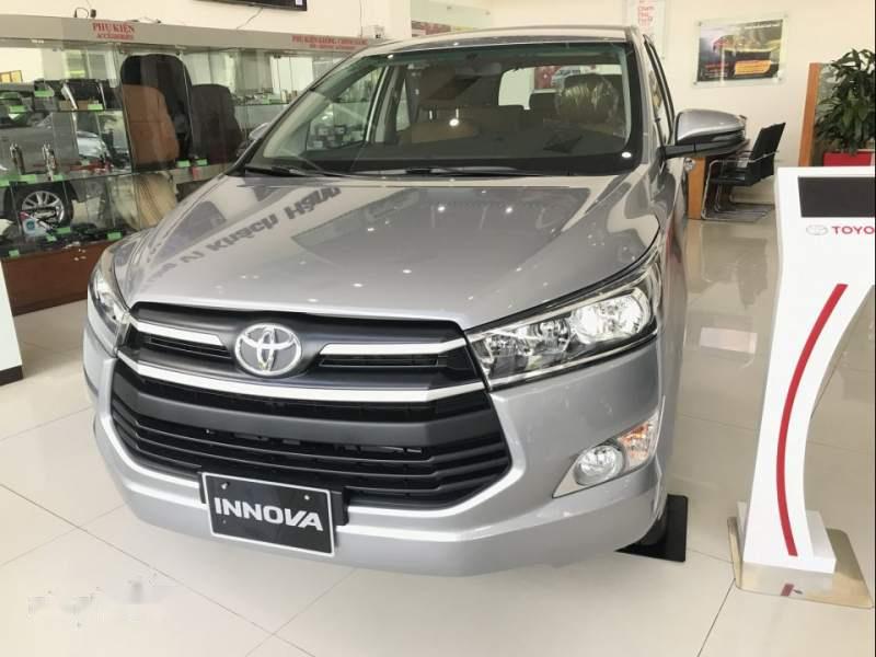 Toyota Innova 2.0E 2019 - Bán Toyota Innova năm sản xuất 2019, màu bạc, xe mới 100%