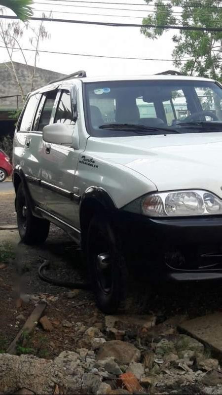 Ssangyong Musso 2003 - Cần bán lại xe Ssangyong Musso năm sản xuất 2003, màu trắng, xe nhập còn mới, giá chỉ 145 triệu