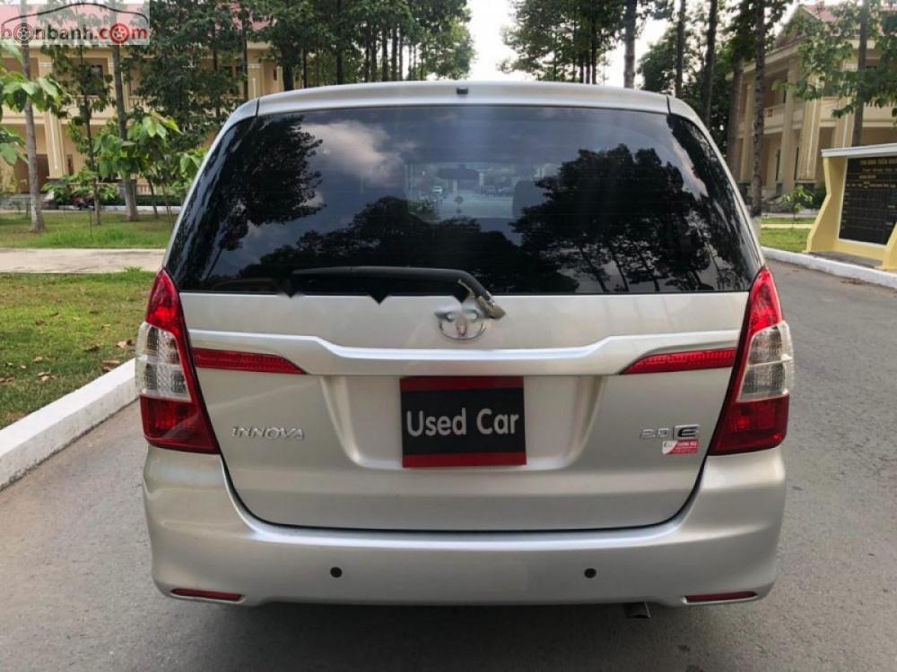 Toyota Innova 2.0E 2016 - Bán Toyota Innova 2.0E 2016, màu bạc số sàn, giá tốt