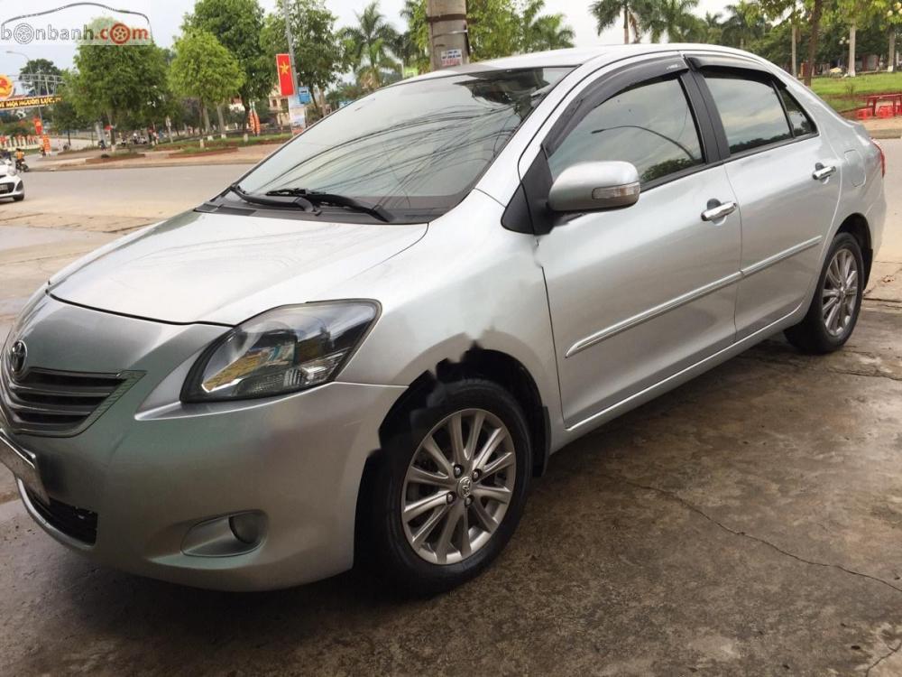 Toyota Vios 2013 - Cần bán xe Toyota Vios đời 2013, màu bạc chính chủ 