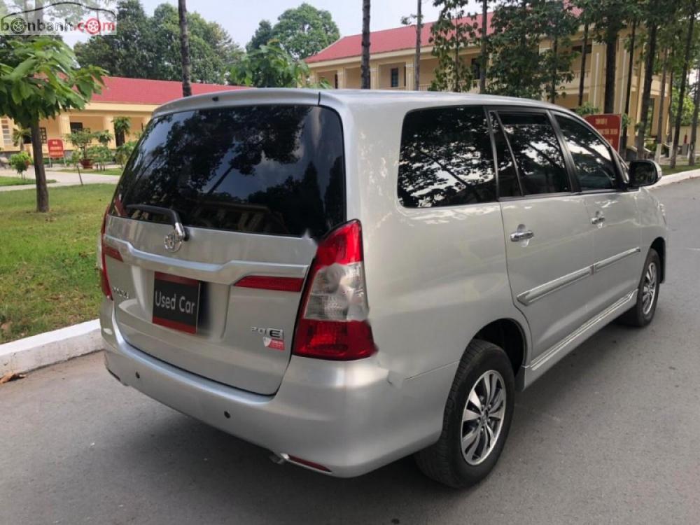 Toyota Innova 2.0E 2016 - Bán Toyota Innova 2.0E 2016, màu bạc số sàn, giá tốt