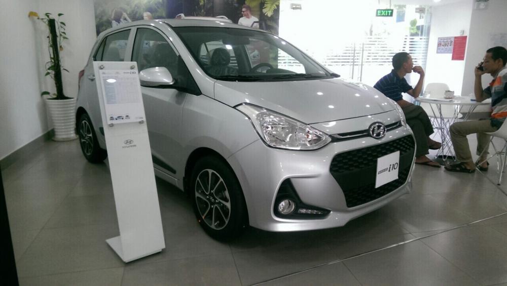 Hyundai Grand i10 1.2 AT 2019 - Hyundai Grand I10 1.2 AT bạc giao ngay, hỗ trợ đăng ký Grab, tặng bộ phụ kiện cao cấp. LH: 0903175312