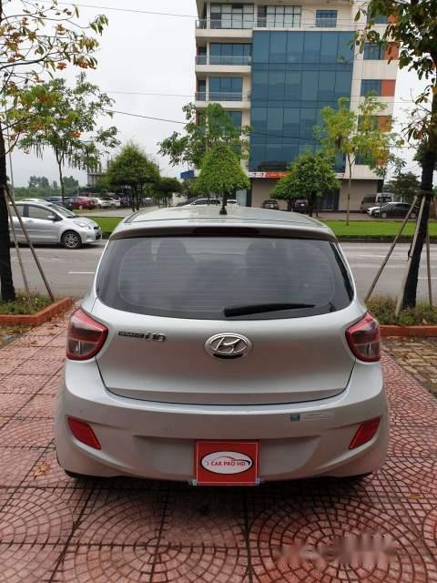 Hyundai Grand i10  MT 2016 - Bán Hyundai Grand i10 MT 2016, màu bạc, xe nhập, nội thất tươi mới