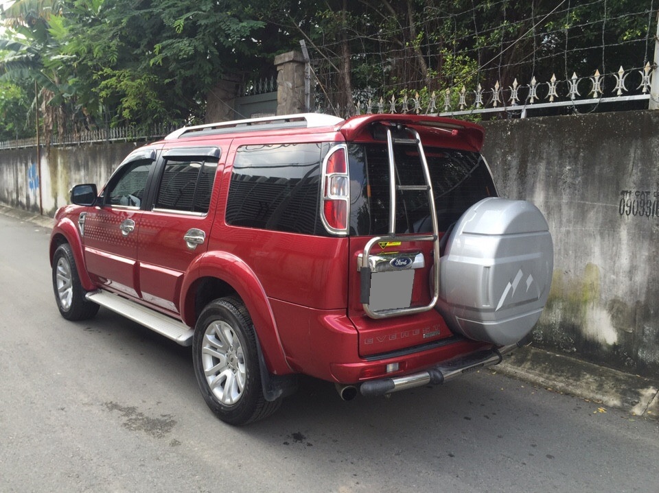 Ford Everest 2014 - Cần bán xe Ford Everest 2014 tự động dầu màu đỏ