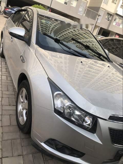 Chevrolet Cruze LTZ  2011 - Bán Chevrolet Cruze LTZ đời 2011, màu bạc xe gia đình, giá chỉ 342 triệu