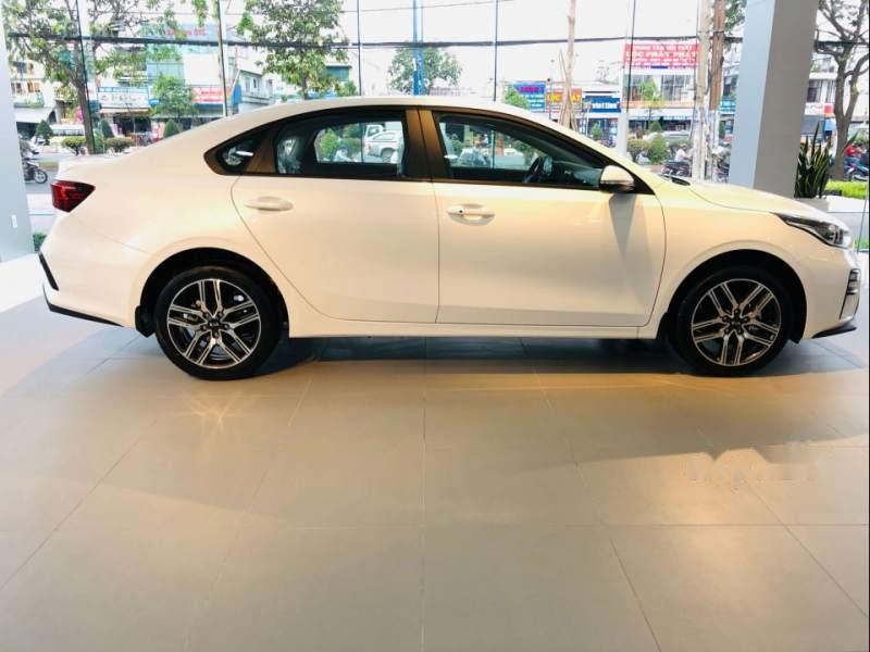 Kia Cerato    2019 - Bán ô tô Kia Cerato sản xuất 2019, màu trắng, giá 559tr