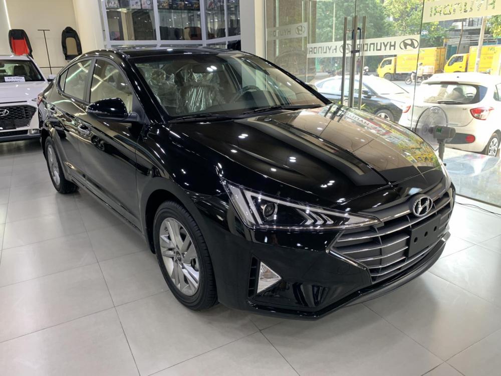 Hyundai Elantra 1.6 MT 2019 - Siêu giảm giá Elantra 2019, tặng tiền mặt 39tr, mua trả góp 85%, có xe giao ngay. LH ngay 086.24.42.688