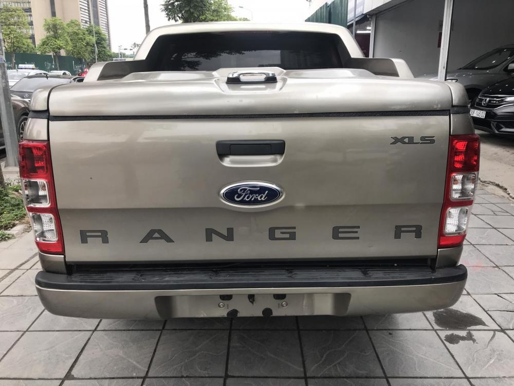 Ford Ranger 2015 - Bán xe Ford Ranger XLS 4x2 AT năm sản xuất 2015, màu vàng, nhập khẩu nguyên chiếc, 545 triệu