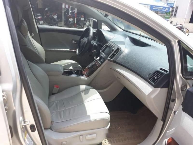 Toyota Venza   2010 - Bán Toyota Venza 2010, màu bạc, xe nhập 