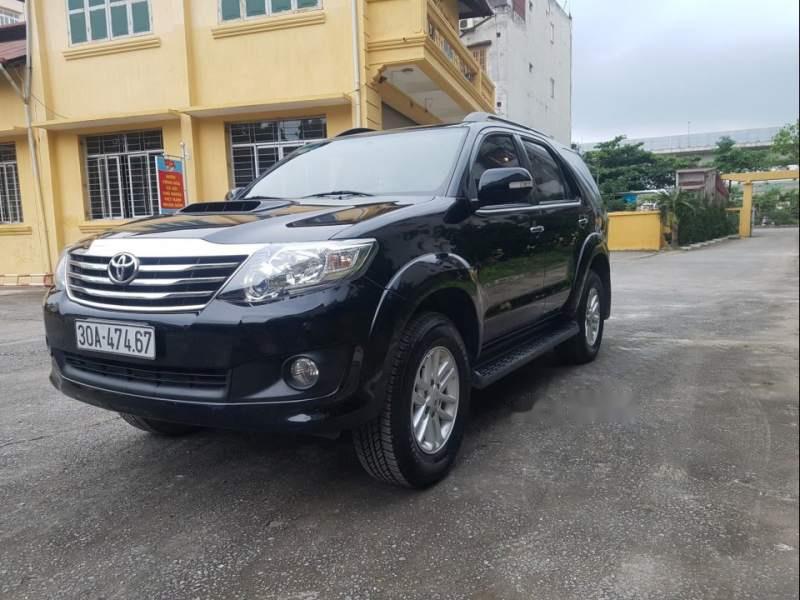 Toyota Fortuner 2014 - Cần bán gấp Toyota Fortuner năm 2014, màu đen số sàn