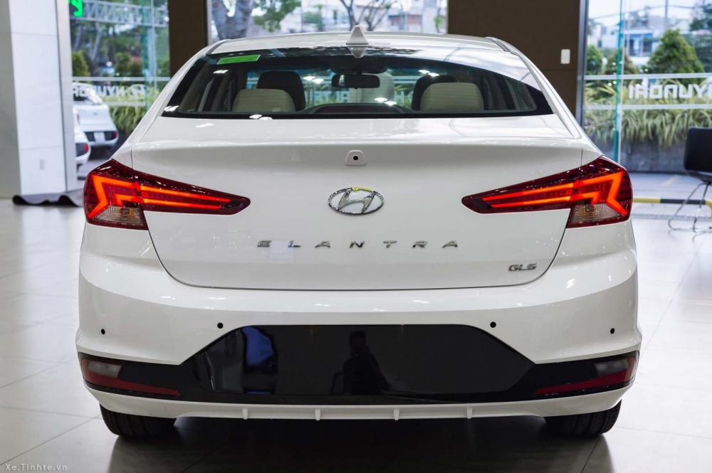 Hyundai Elantra 1.6AT 2019 - Bán xe Elantra Facelift 2019, đủ màu, giá tốt nhiều quà tặng, xe giao ngay