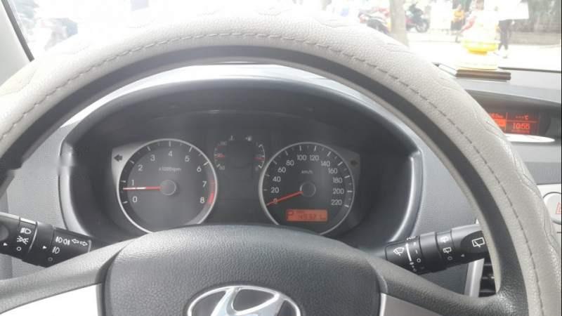 Hyundai i20 2011 - Bán gấp Hyundai i20 năm 2011, màu vàng, nhập khẩu nguyên chiếc chính chủ