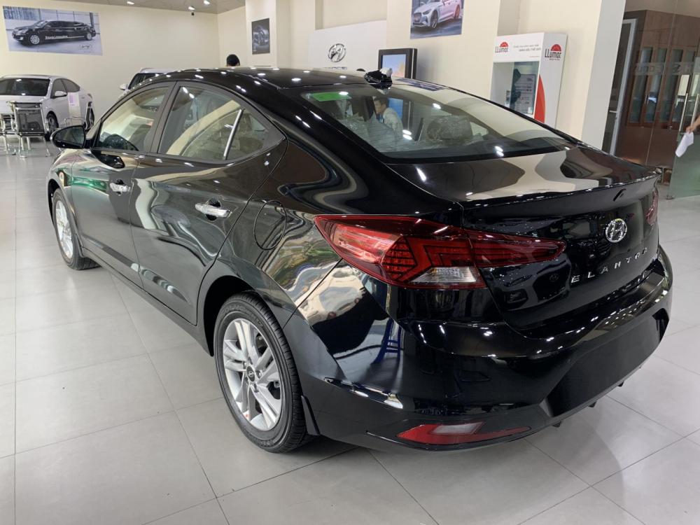 Hyundai Elantra 1.6 MT 2019 - Siêu giảm giá Elantra 2019, tặng tiền mặt 39tr, mua trả góp 85%, có xe giao ngay. LH ngay 086.24.42.688