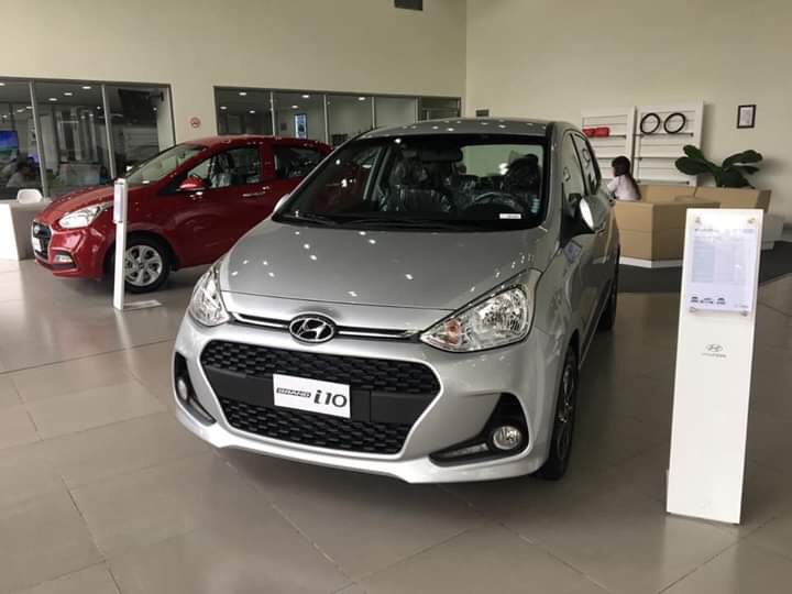 Hyundai Grand i10 1.2 AT HB 2019 - Hyundai Grand I10 1.2AT sedan màu bạc, nhận xe ngay chỉ với 130tr, tặng bộ phụ kiện cao cấp. LH: 0977 139 312