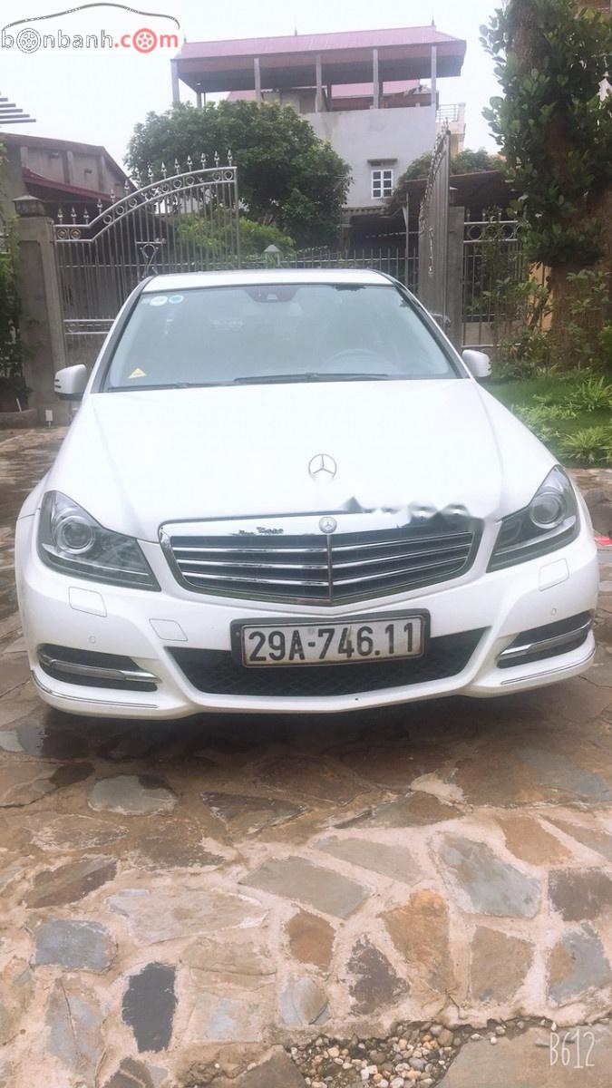 Mercedes-Benz C class C250 2012 - Cần bán gấp Mercedes C250 đời 2012, màu trắng chính chủ, giá chỉ 720 triệu