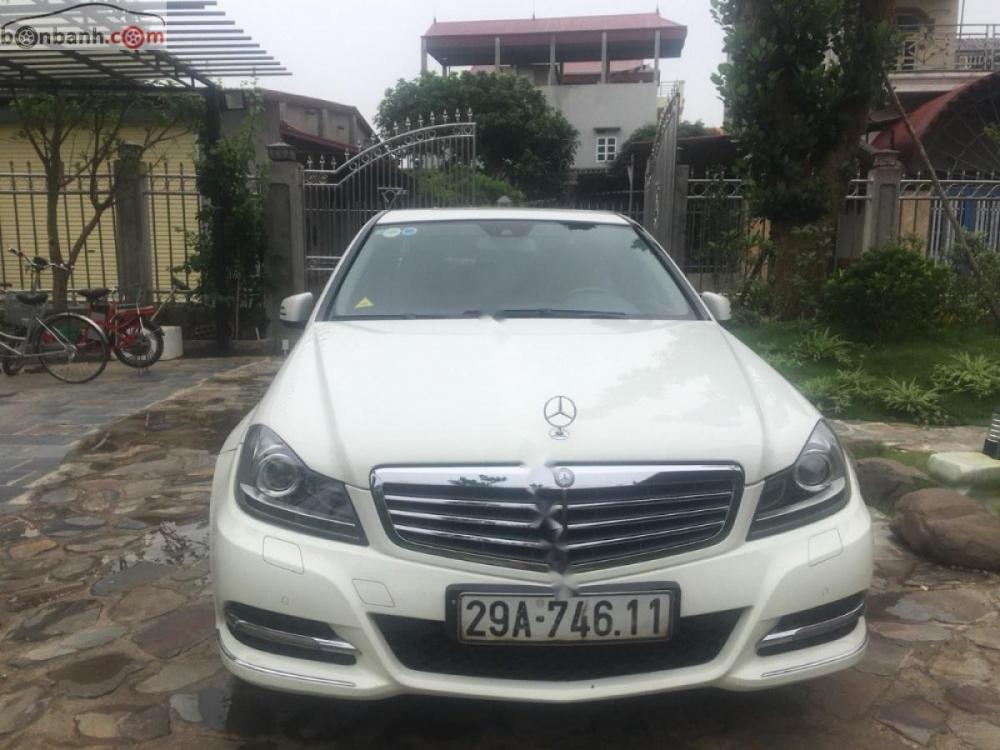 Mercedes-Benz C class C250 2012 - Cần bán gấp Mercedes C250 đời 2012, màu trắng chính chủ, giá chỉ 720 triệu