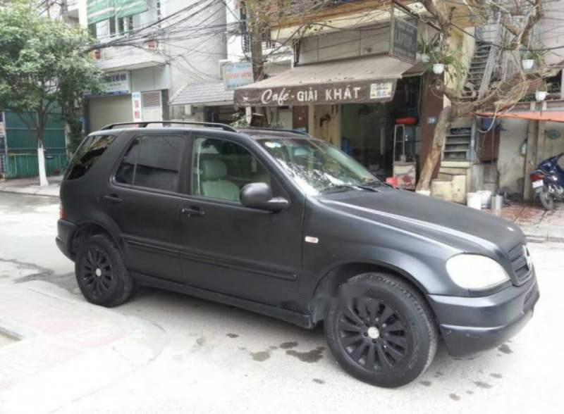 Mercedes-Benz ML Class   2002 - Bán Mercedes ML 320 đời 2002, màu đen, nhập khẩu, số tự động