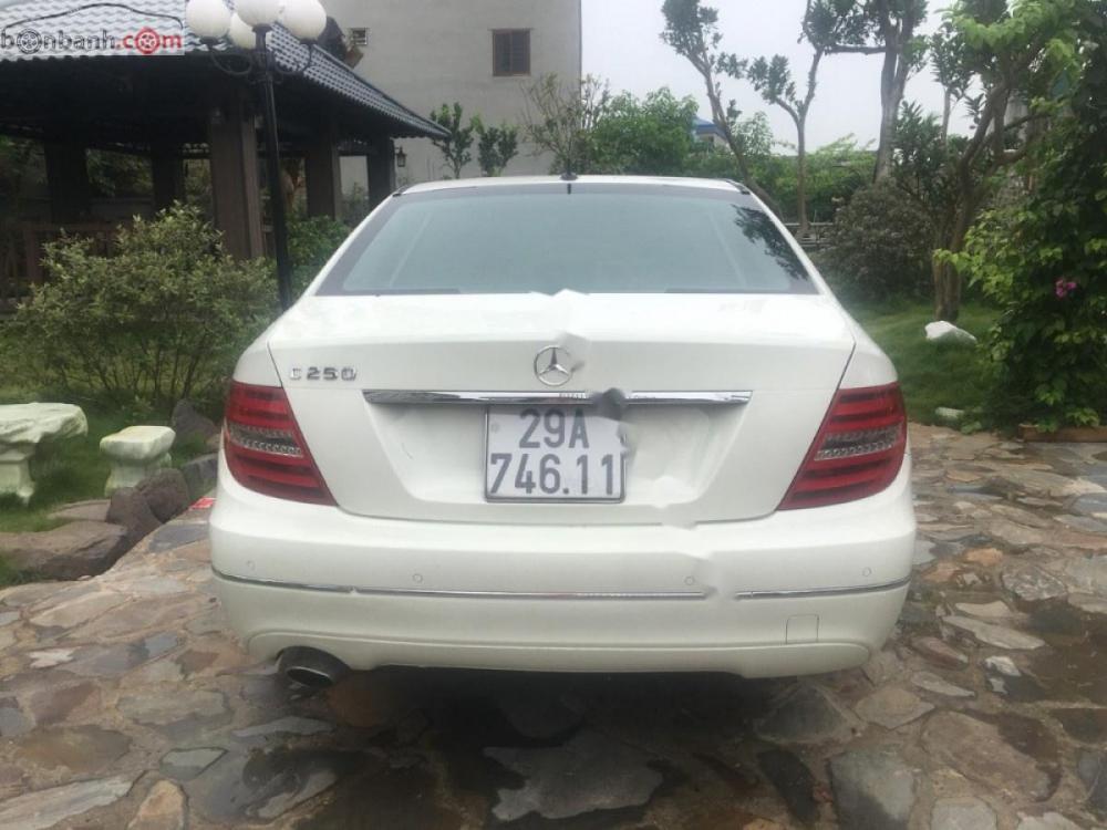 Mercedes-Benz C class C250 2012 - Cần bán gấp Mercedes C250 đời 2012, màu trắng chính chủ, giá chỉ 720 triệu