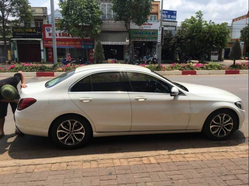 Mercedes-Benz C class C200 2018 - Bán xe Mercedes C200 đời 2018, màu trắng như mới