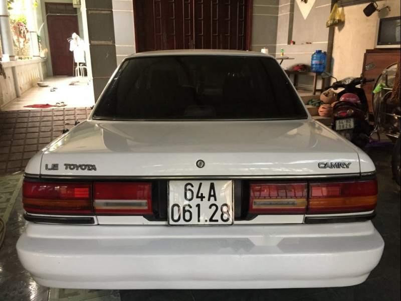 Toyota Camry   1989 - Cần bán gấp Toyota Camry sản xuất 1989, màu trắng, xe nhập xe gia đình