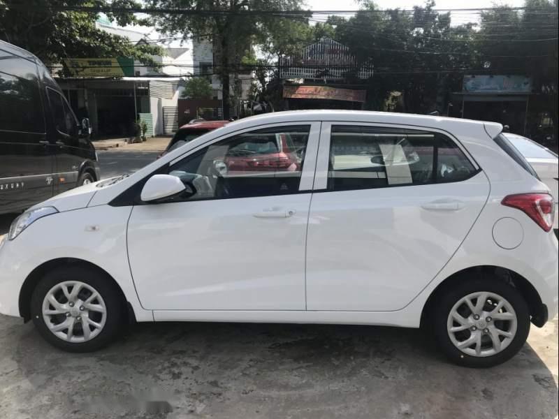 Hyundai Grand i10 Base 2019 - Bán Hyundai Grand i10 Base sản xuất năm 2019, màu trắng giá cạnh tranh