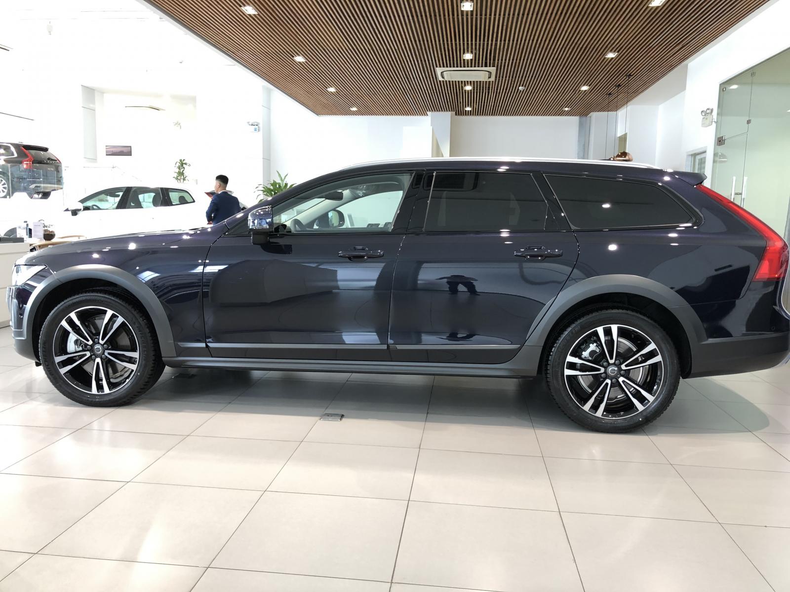 Volvo V90 T6 Cross Country 2019 - Bán Volvo V90 T6 Cross Country, màu đen, nhập khẩu mới