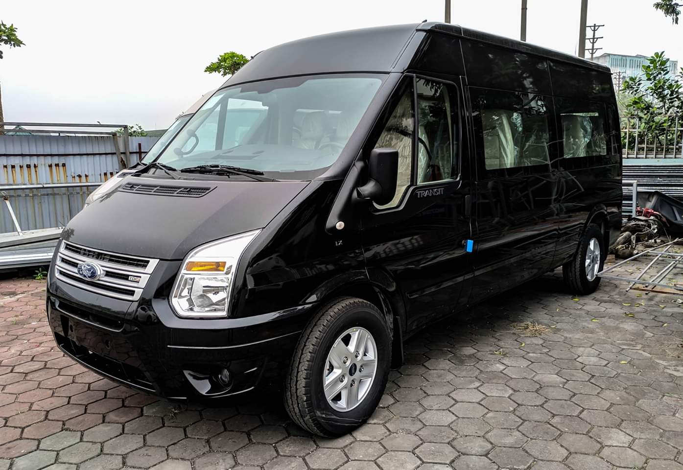 Ford Transit 2.4 SVP 2019 - Hà Nam bán Ford transit chỉ với 200tr lấy xe ngay, hỗ trợ trả góp tặng gói phụ kiện, LH 0974286009