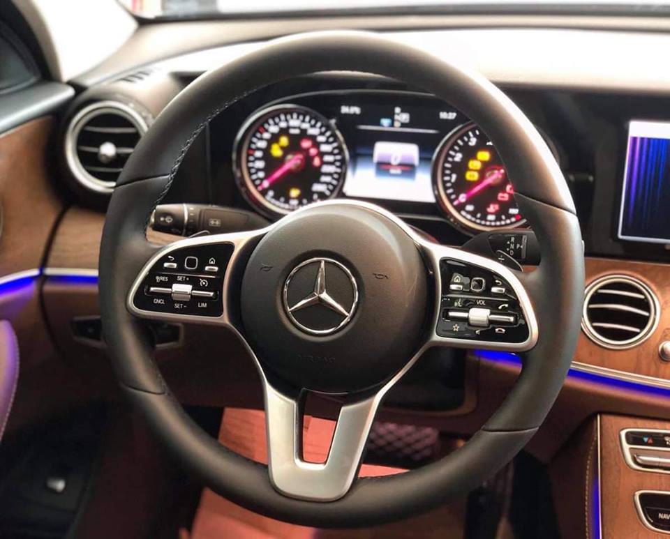 Mercedes-Benz E class E200 2019 - [Nha Trang] Bán xe Mercedes E200 màu đen sản xuất 2019, LH 0987313837