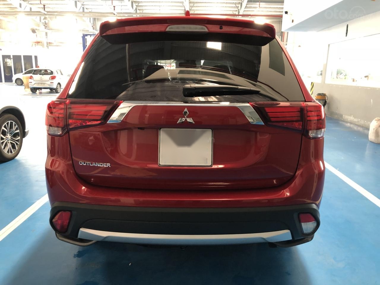 Mitsubishi Outlander 2019 - [Giá sốc] Mitsubishi Outlander nhiều ưu đãi lớn, xăng 7L/100km, cho góp 80%, LH ngay: 0905.91.01.99