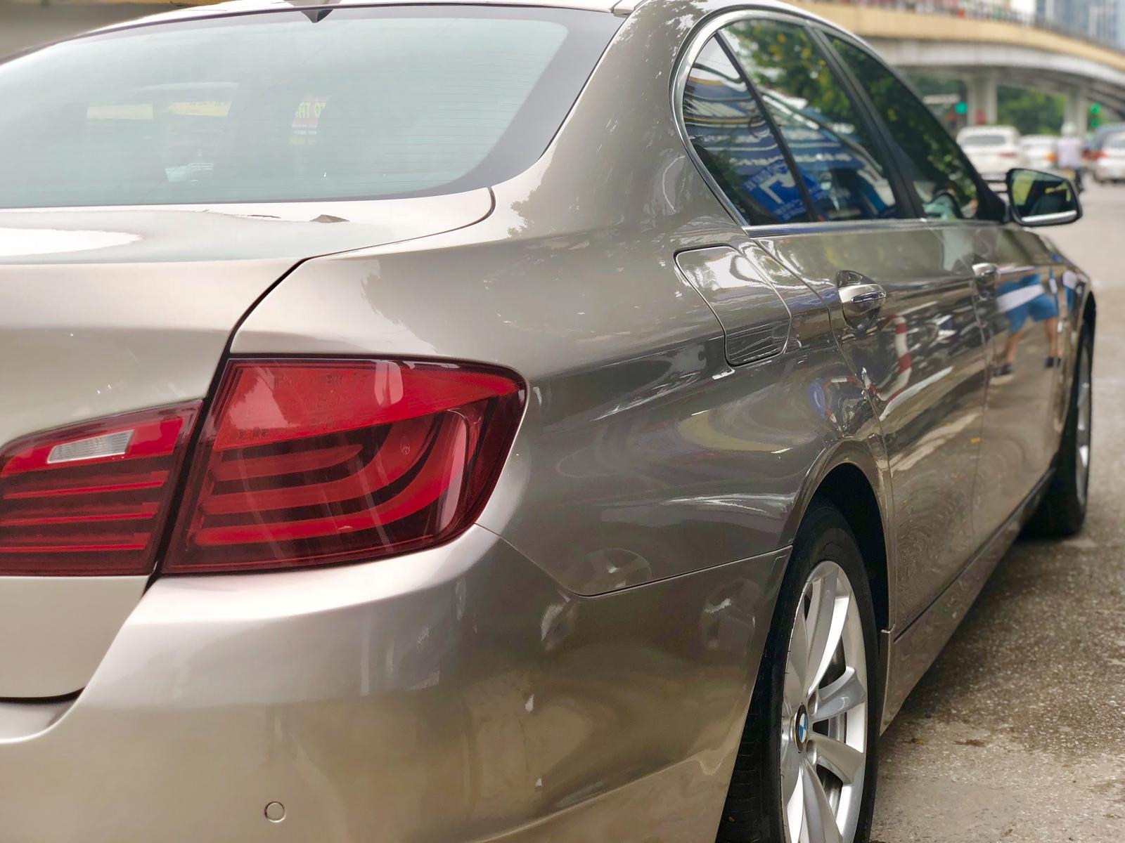 BMW 5 Series 2012 - Bán BMW 520i sản xuất 2012, ghế da siêu mới