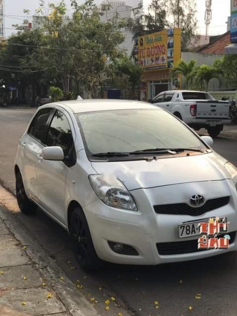 Toyota Yaris 2010 - Bán Toyota Yaris sản xuất năm 2010, màu trắng, 375 triệu