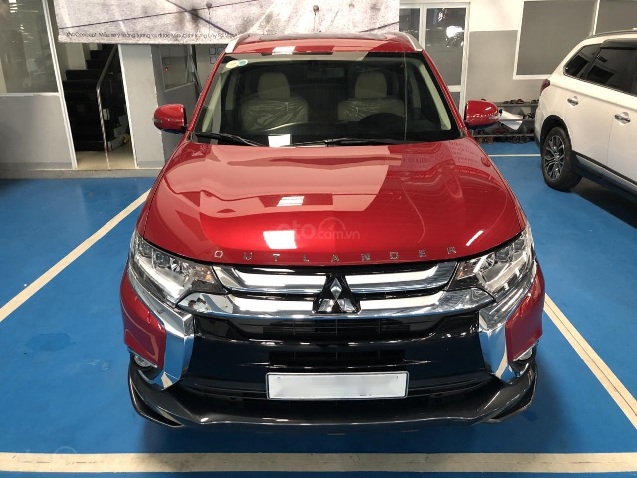 Mitsubishi Outlander 2019 - [Giá sốc] Mitsubishi Outlander nhiều ưu đãi lớn, xăng 7L/100km, cho góp 80%, LH ngay: 0905.91.01.99