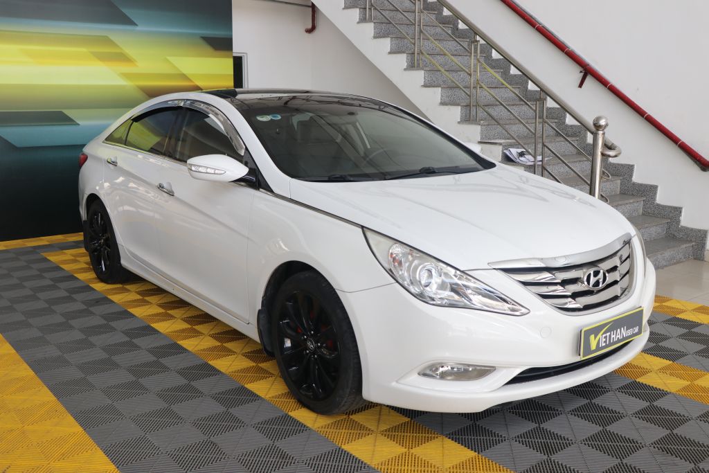 Hyundai Sonata 2.0AT 2011 - Cần bán Hyundai Sonata 2.0AT đời 2011, màu trắng, xe nhập