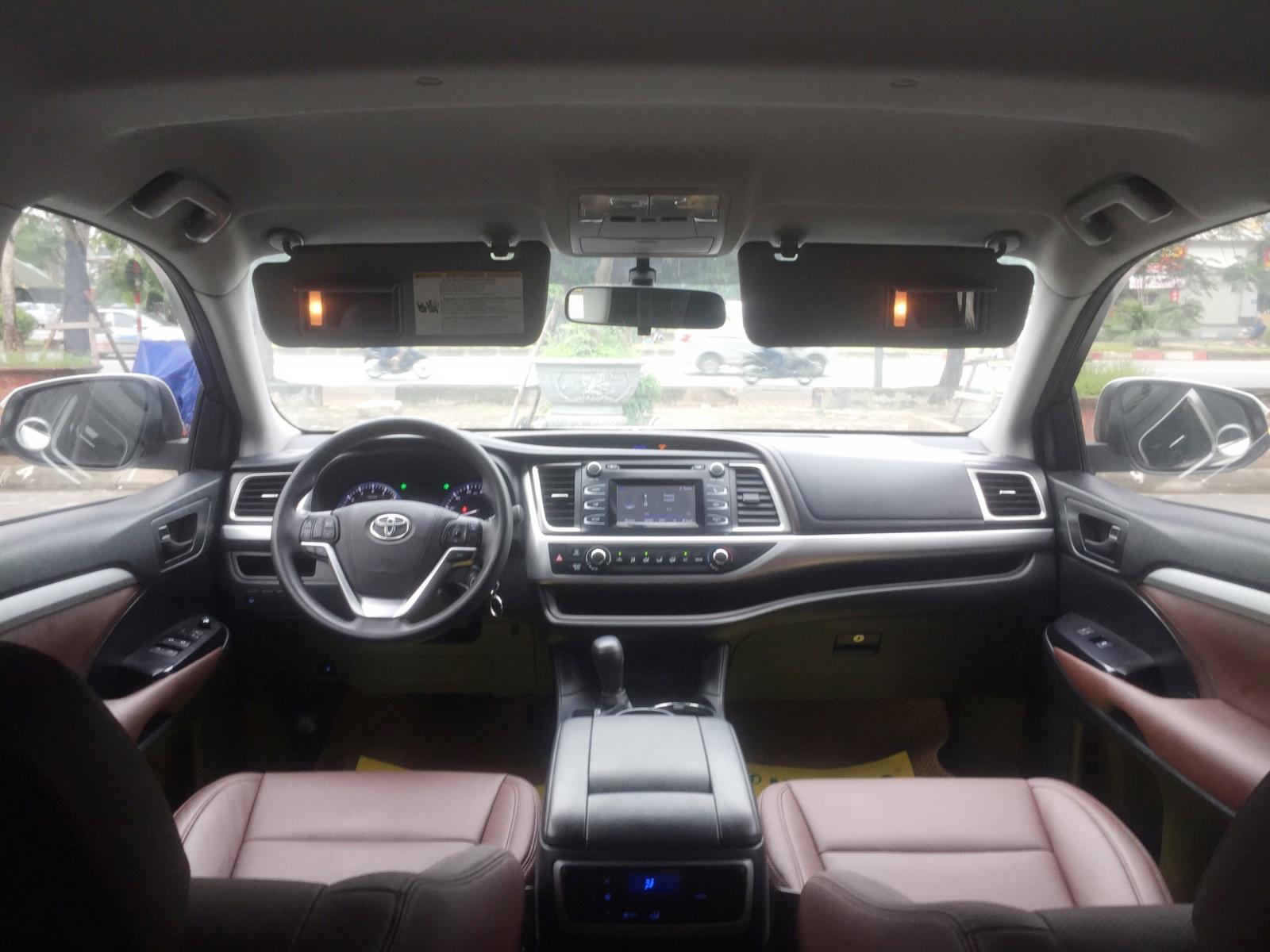 Toyota Highlander LE 2.7 AT FWD 2015 - Toyota Highlander LE 2.7 AT FWD năm sản xuất 2015, màu trắng, nhập khẩu nguyên chiếc