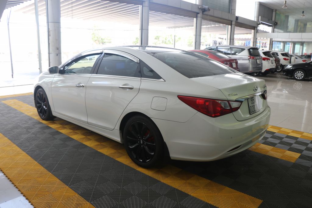 Hyundai Sonata 2.0AT 2011 - Cần bán Hyundai Sonata 2.0AT đời 2011, màu trắng, xe nhập