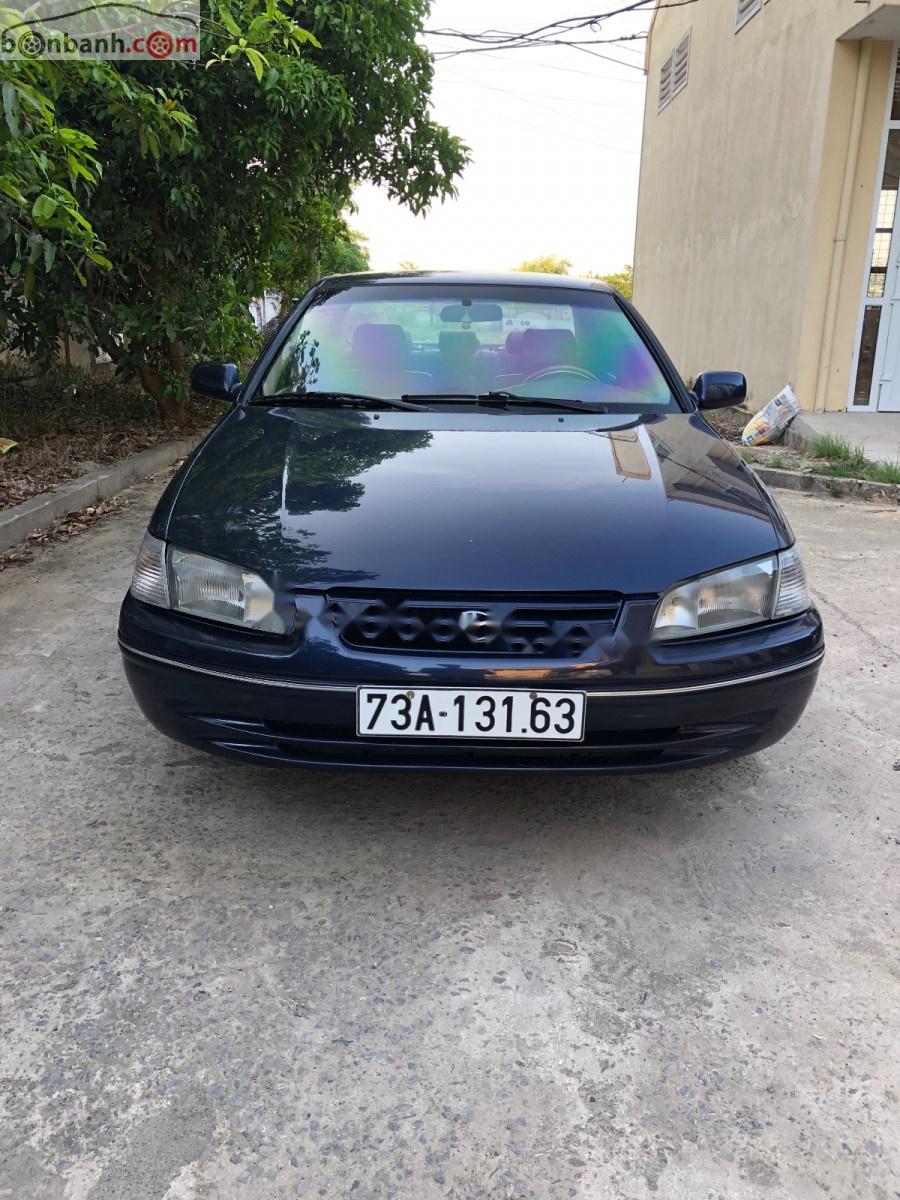 Toyota Camry GLi 2.2 1998 - Bán Toyota Camry GLi 2.2 sản xuất 1998, màu xanh lam, xe nhập 