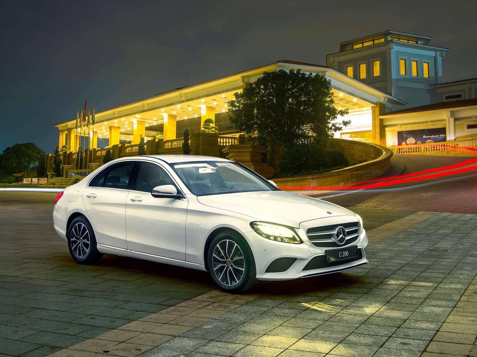 Mercedes-Benz C class 2019 - Bán xe Mercedes C200 2019, màu trắng, tặng 100% phí trước bạ tháng đón xuân 2020, đủ màu