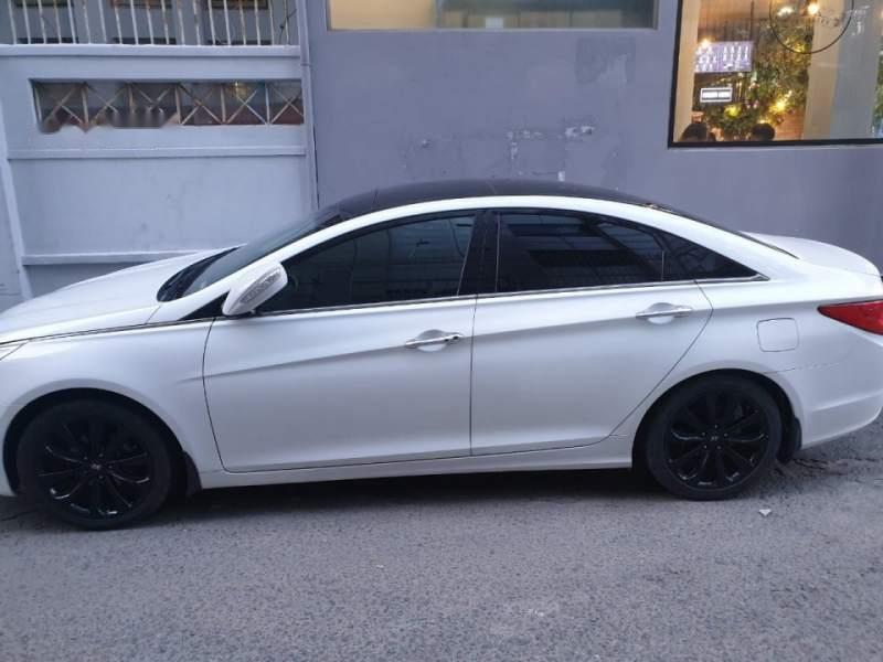 Hyundai Sonata 2011 - Bán xe Hyundai Sonata năm 2011, màu trắng chính chủ giá cạnh tranh