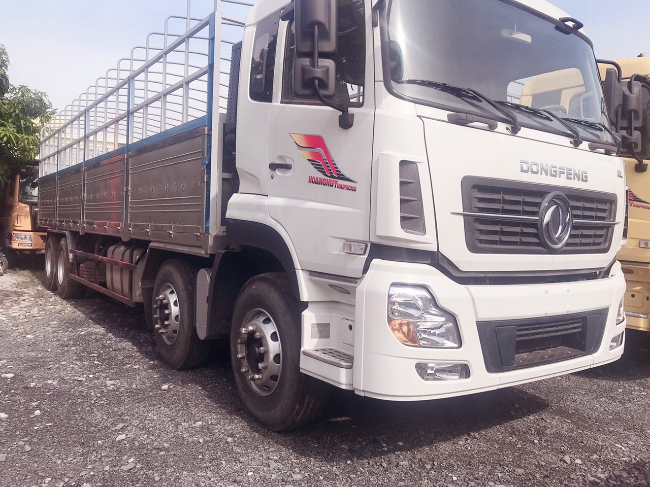 Xe tải Trên10tấn 2017 - Dongfeng Hoàng Huy 4 chân tải trọng 17 tấn 9 - nhập khẩu