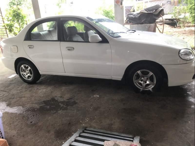 Daewoo Lanos 2004 - Bán Daewoo Lanos sản xuất 2004, màu trắng còn mới, giá chỉ 95 triệu